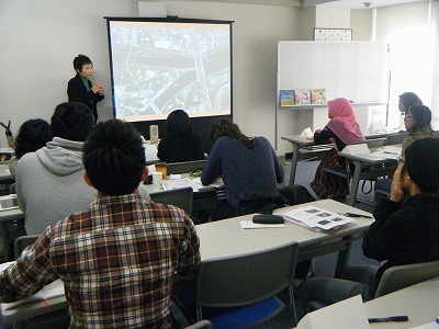 Tomoko lecturing the students